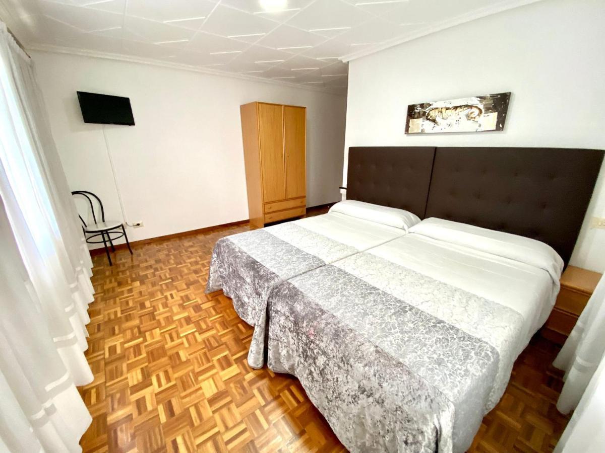 Garden Lodge Hostal Evencio Ribadavia Bagian luar foto