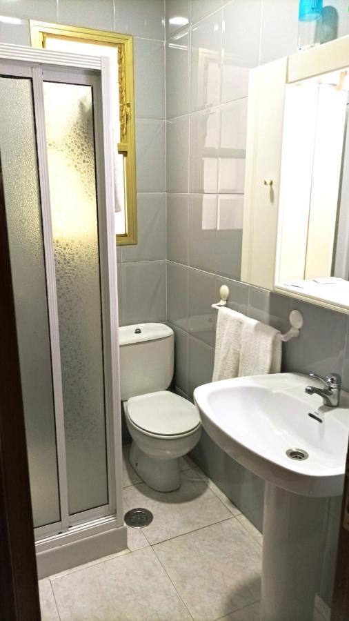Garden Lodge Hostal Evencio Ribadavia Bagian luar foto