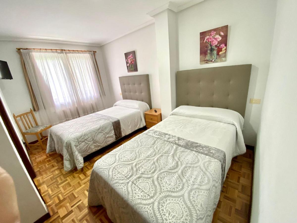 Garden Lodge Hostal Evencio Ribadavia Bagian luar foto