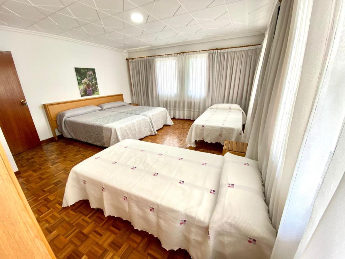 Garden Lodge Hostal Evencio Ribadavia Bagian luar foto