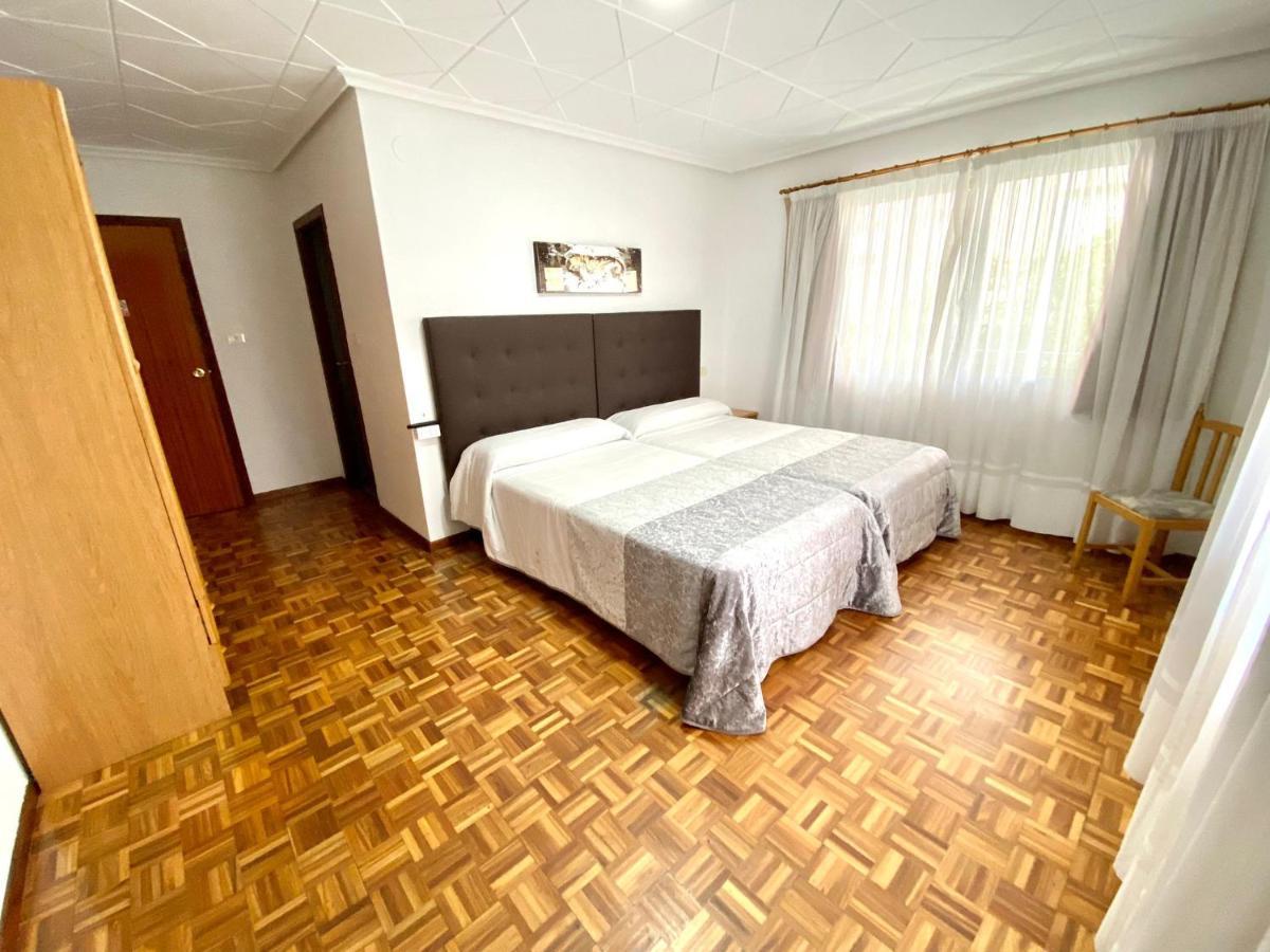 Garden Lodge Hostal Evencio Ribadavia Bagian luar foto