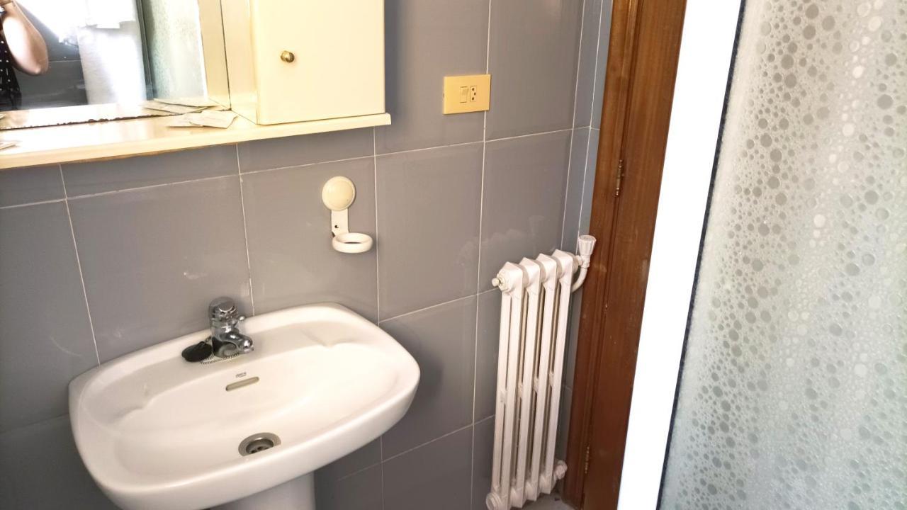 Garden Lodge Hostal Evencio Ribadavia Bagian luar foto