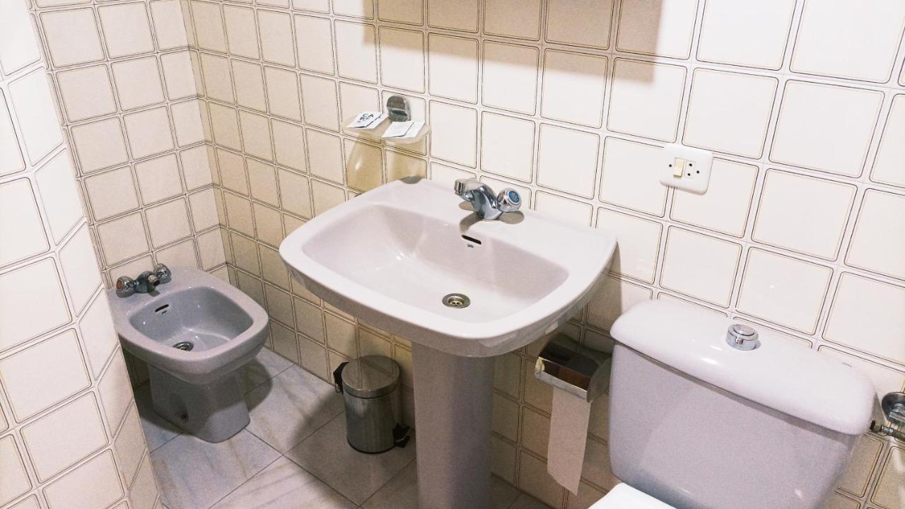 Garden Lodge Hostal Evencio Ribadavia Bagian luar foto