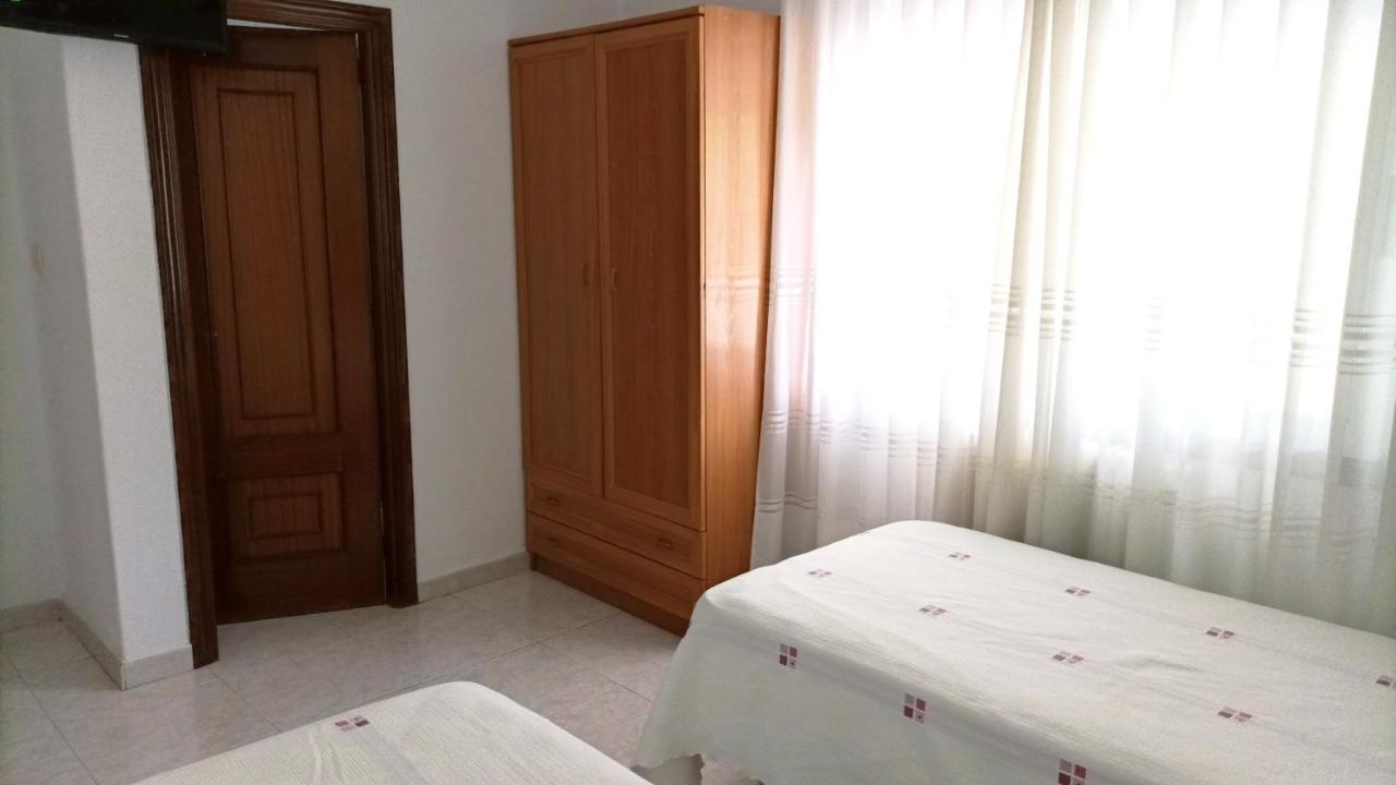 Garden Lodge Hostal Evencio Ribadavia Bagian luar foto