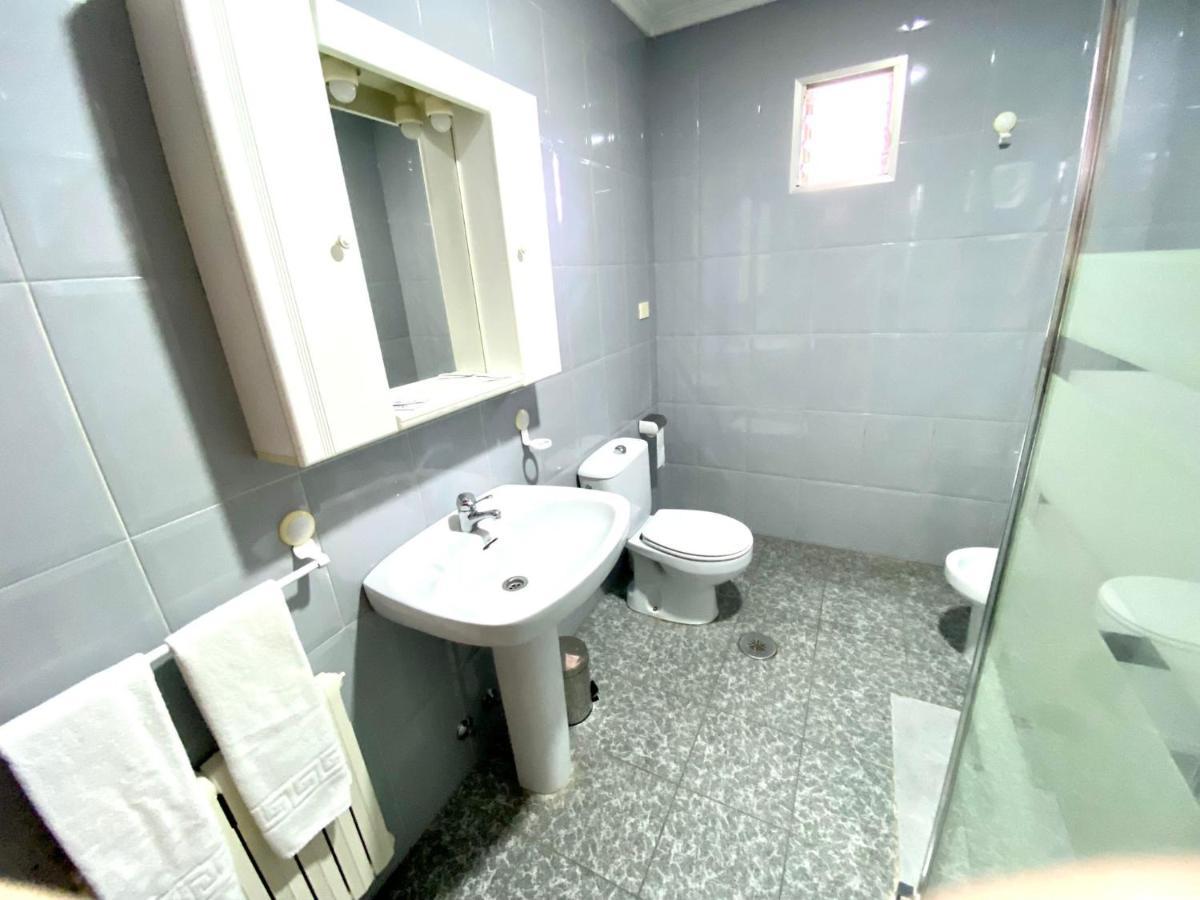 Garden Lodge Hostal Evencio Ribadavia Bagian luar foto