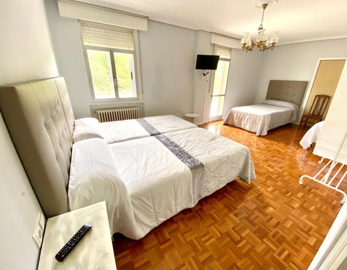 Garden Lodge Hostal Evencio Ribadavia Bagian luar foto