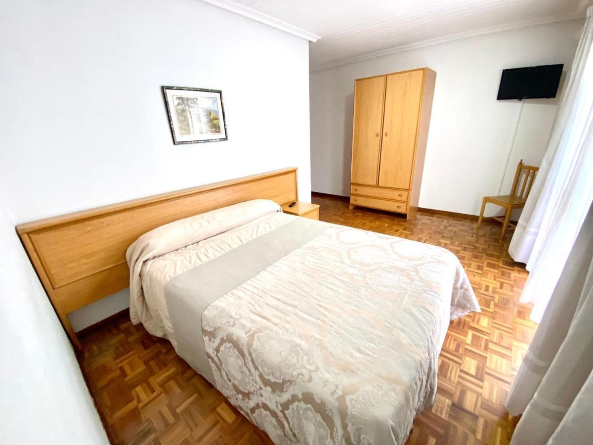 Garden Lodge Hostal Evencio Ribadavia Bagian luar foto