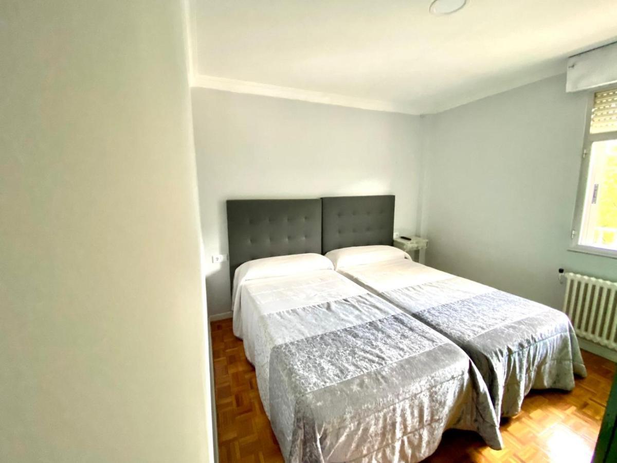 Garden Lodge Hostal Evencio Ribadavia Bagian luar foto