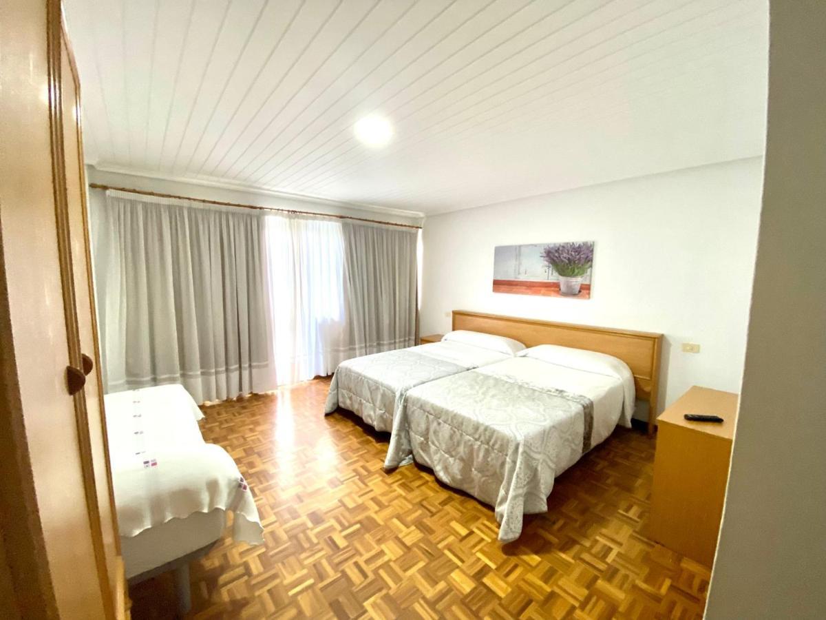 Garden Lodge Hostal Evencio Ribadavia Bagian luar foto