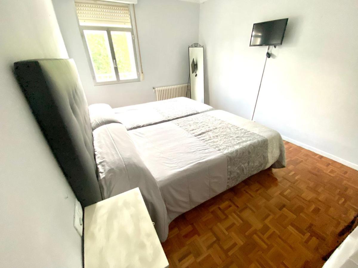 Garden Lodge Hostal Evencio Ribadavia Bagian luar foto