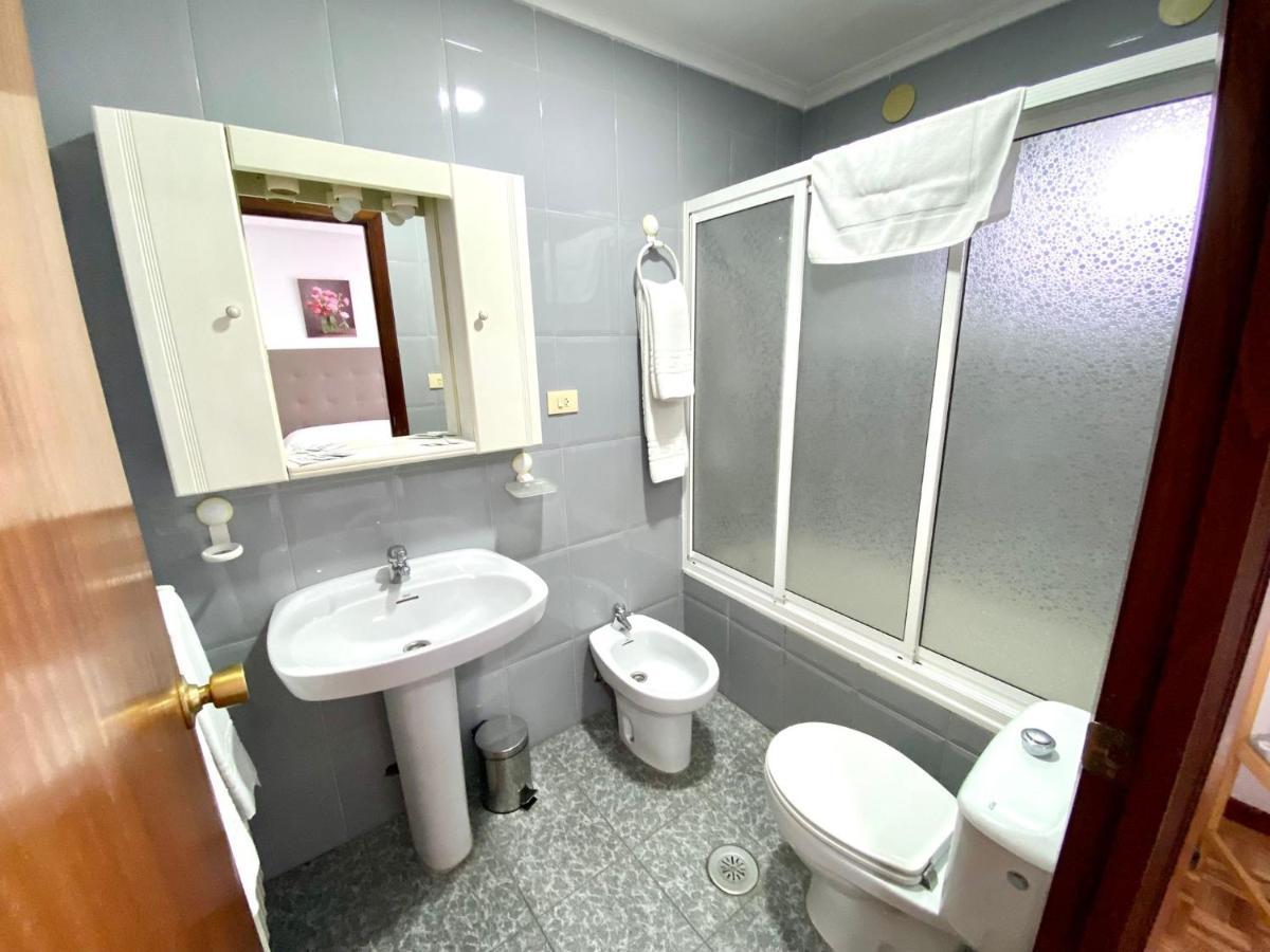 Garden Lodge Hostal Evencio Ribadavia Bagian luar foto