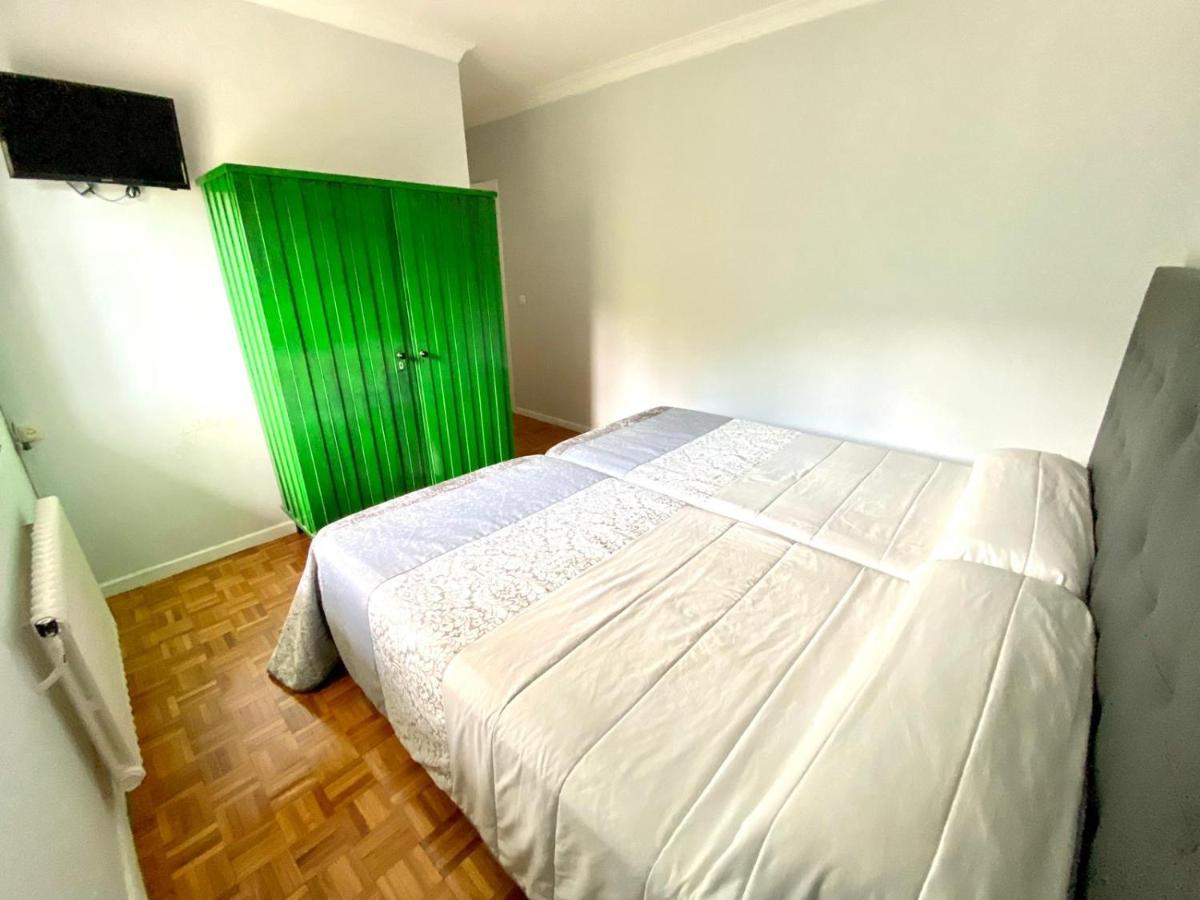 Garden Lodge Hostal Evencio Ribadavia Bagian luar foto