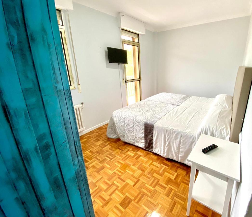 Garden Lodge Hostal Evencio Ribadavia Bagian luar foto