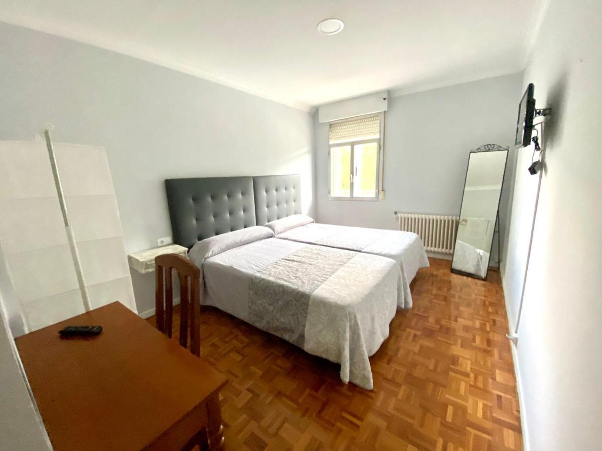 Garden Lodge Hostal Evencio Ribadavia Bagian luar foto