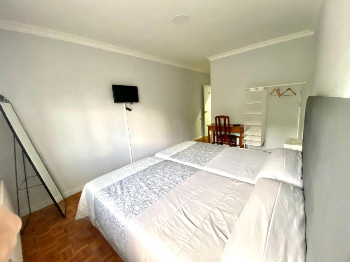 Garden Lodge Hostal Evencio Ribadavia Bagian luar foto